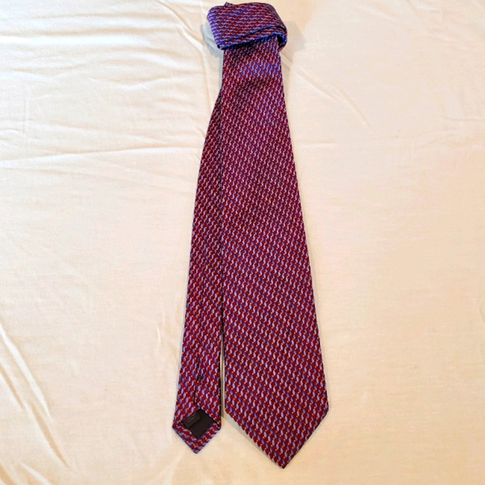 Simple yet awesome tie! 💜💛💙